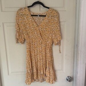 Epretty medium Floral Yellow Dress